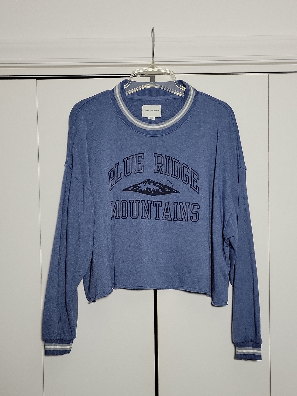 American Eagle - Blue Ridge Mountains Crewneck Cropped Sweatshirt
